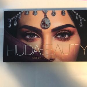 Huda beauty desert dusk palette never used w box